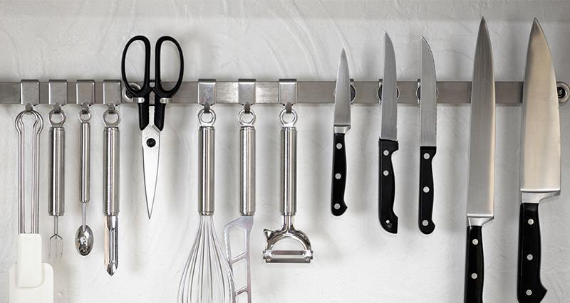 Przybory kuchenne (garnki, patelnie, pojemniki GN, noże, deski itp.)